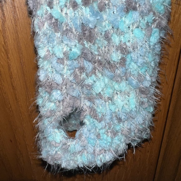 justice girls sweater has holes in it for thumbs - Picture 2 of 3